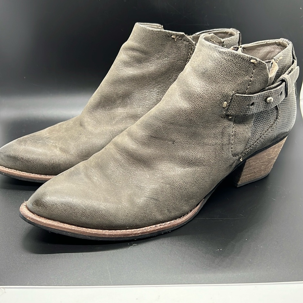 Dolce Vita Sierra Leather Ankle Booties in Brown Nubuck Size 9